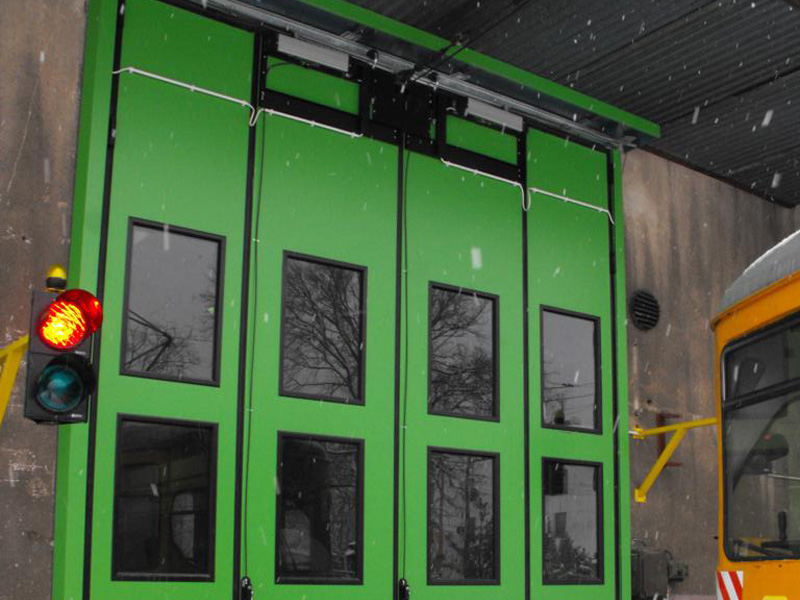 Firma BRAMAR dostarczyła i profesjonalnie zamontowała 6 szt. bram harmonijkowym IMVA w Zajezdni Tramwajowej S3 w Poznaniu