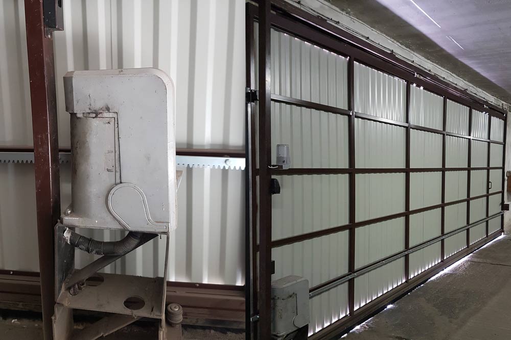 Brama przesuwna z napedem NYOTA do garażu podziemnego na jednym z osiedli mieszkaniowych w Radomiu